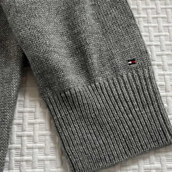 Tommy Hilfiger grey with silver thread knit sweater, size M. - Picture 3 of 7